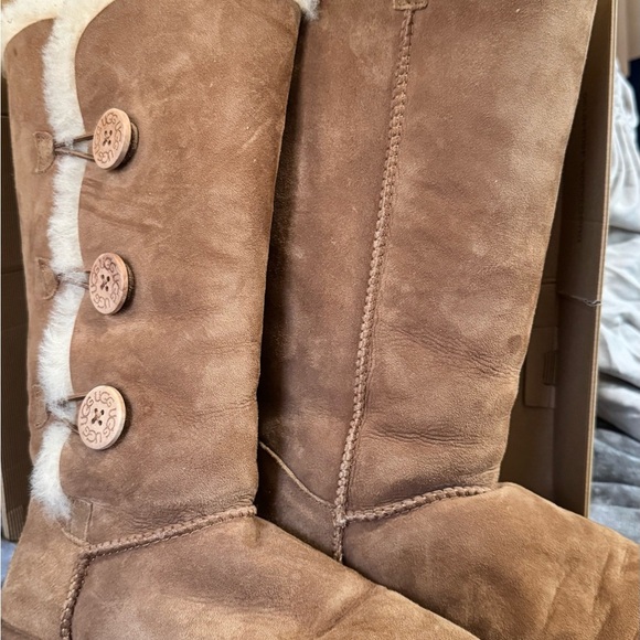 UGG Brown Women's Winter Boots with Cream Fur Bailey Button - Picture 4 of 9